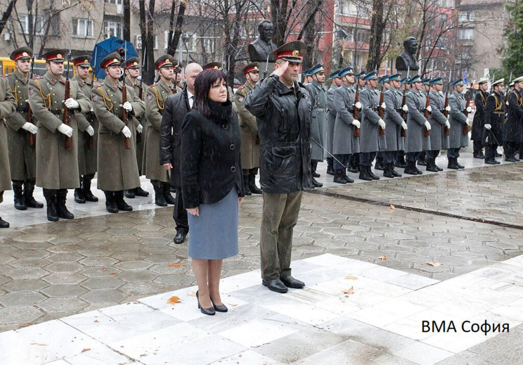 Караянчева в София